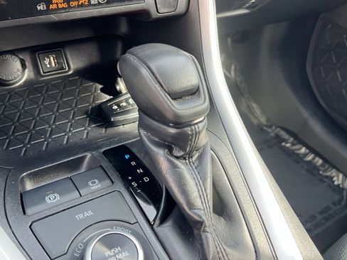 Used 2025 Toyota RAV4 XLE AWD/4WD image 21