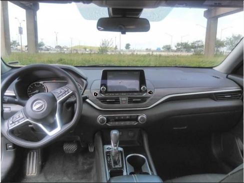 Used 2024 Nissan Altima 2.5 SV FWD image 6
