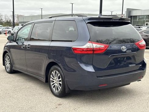 Used 2018 Toyota Sienna XLE w/ XLE Navigation Package image 7