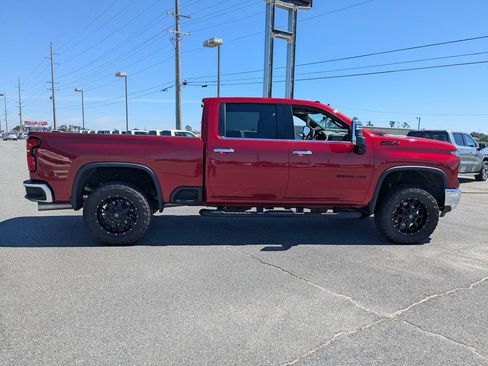 Used 2025 Chevrolet Silverado 2500 LTZ w/ LTZ Premium Package AWD/4WD image 3