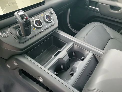 Used 2025 Land Rover Defender 110 S image 28