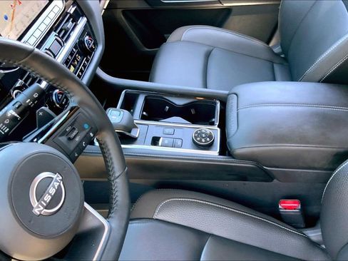 Used 2023 Nissan Pathfinder SL AWD/4WD image 13