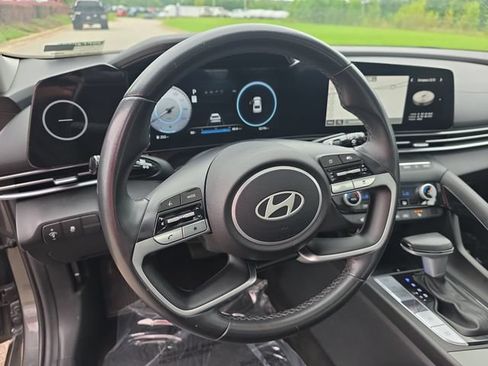 Used 2024 Hyundai Elantra Limited FWD image 16