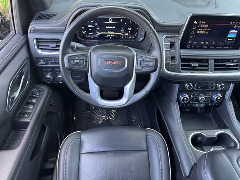 Used 2024 GMC Yukon XL SLT AWD/4WD image 20