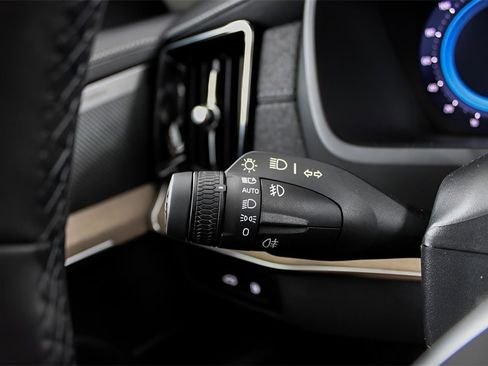 New 2025 Volvo XC90 T8 Plus w/ Protection Package Premier image 16