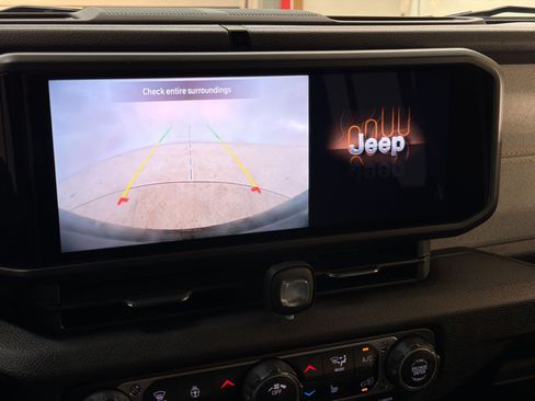 Used 2025 Jeep Wrangler Unlimited Sport AWD/4WD image 19