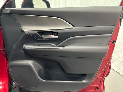 Used 2025 Toyota Grand Highlander FWD image 62