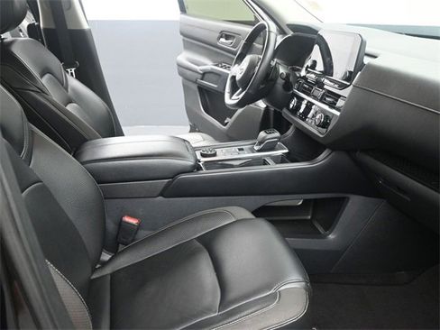 Used 2023 Nissan Pathfinder SL image 17