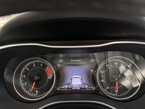 Used 2019 Jeep Cherokee Limited w/ Luxury Group image 17