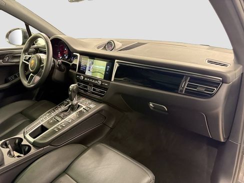 Certified 2020 Porsche Macan AWD/4WD image 31