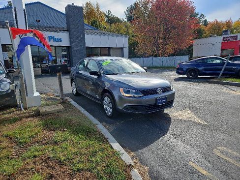 Used 2011 Volkswagen Jetta S image 24
