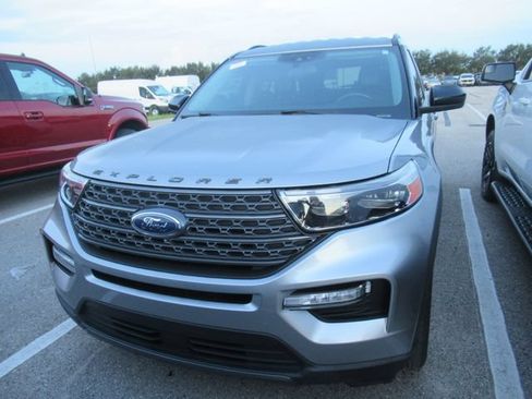 Used 2022 Ford Explorer XLT w/ Equipment Group 202A RWD image 2