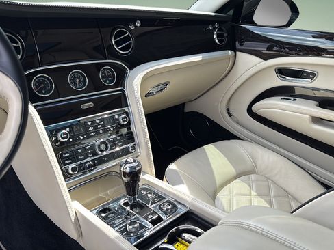 Used 2013 Bentley Mulsanne RWD image 44