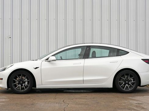 Used 2020 Tesla Model 3 Standard Range Plus image 9