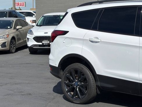 Used 2019 Ford Escape SE AWD/4WD image 3