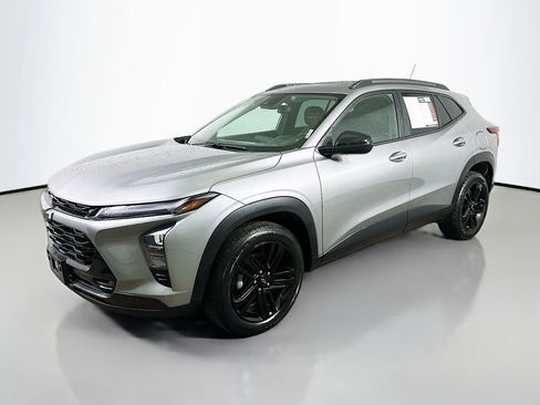 Used 2024 Chevrolet Trax ACTIV w/ Sunroof Package image 3