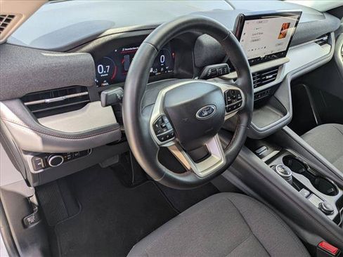 Used 2025 Ford Explorer Active RWD image 10