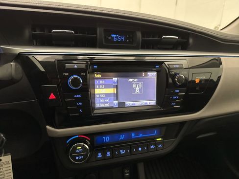 Used 2015 Toyota Corolla LE FWD image 13