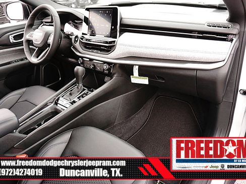 New 2026 Jeep Compass Latitude image 13