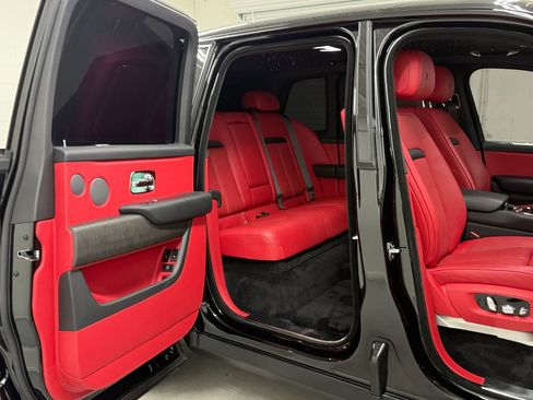 Used 2024 Rolls-Royce Cullinan AWD/4WD image 40