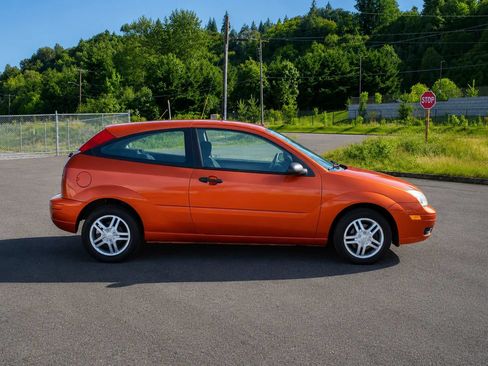 Used 2005 Ford Focus SE FWD image 8