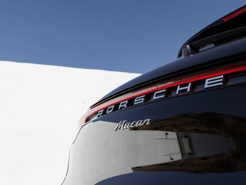 Certified 2026 Porsche Macan AWD/4WD image 12