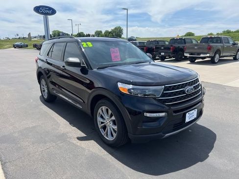 Used 2023 Ford Explorer XLT w/ Equipment Group 202A AWD/4WD image 3
