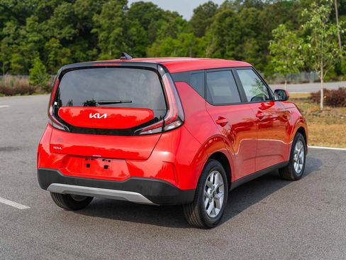 Used 2025 Kia Soul S FWD image 7