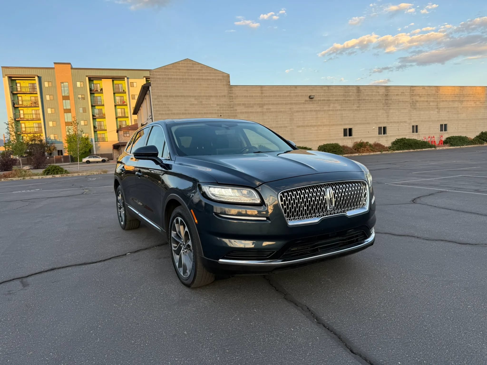 Used 2023 Lincoln Nautilus Reserve w/ Luxury Package AWD/4WD image 3