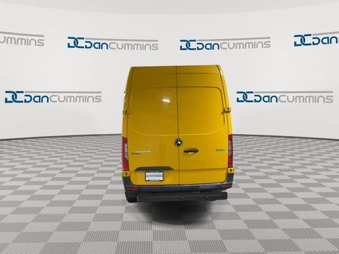 Used 2020 Mercedes-Benz Sprinter 2500 image 7