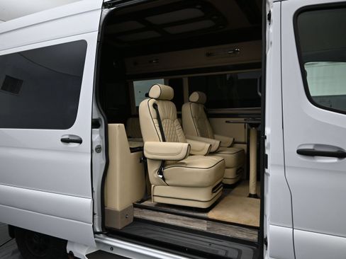 Used 2020 Mercedes-Benz Sprinter 2500 image 16