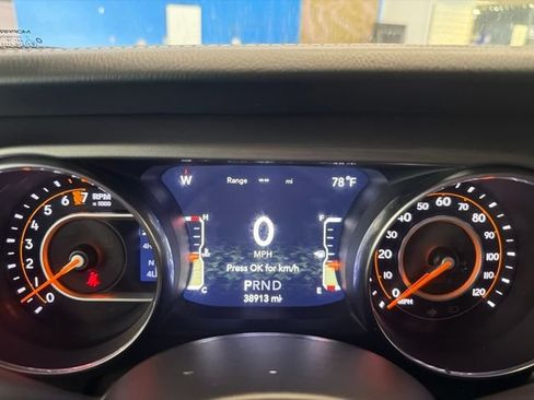 Used 2019 Jeep Wrangler Unlimited Sahara AWD/4WD image 17