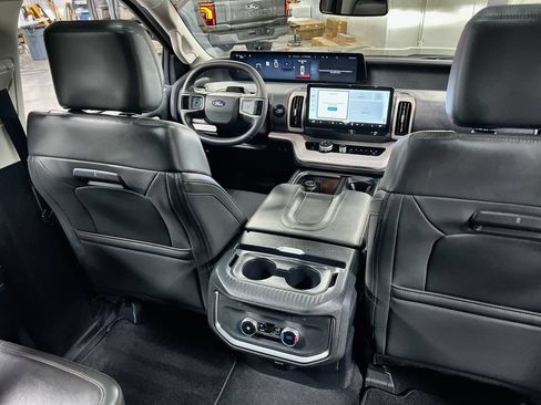 Used 2025 Ford Expedition Active AWD/4WD image 20