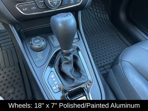 Used 2019 Jeep Cherokee Limited image 25