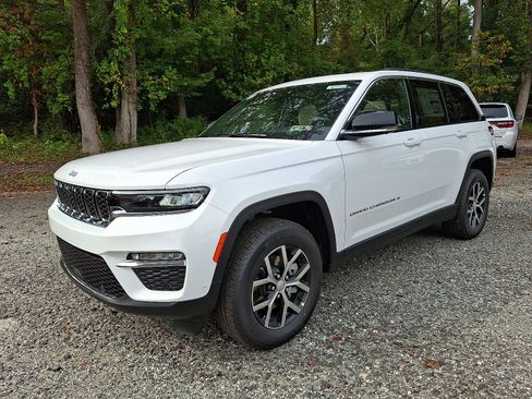 New 2025 Jeep Grand Cherokee Limited w/ Luxury Tech Group II image 2