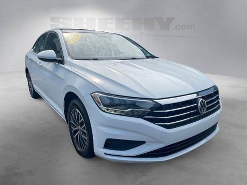 Used 2020 Volkswagen Jetta SE FWD image 2