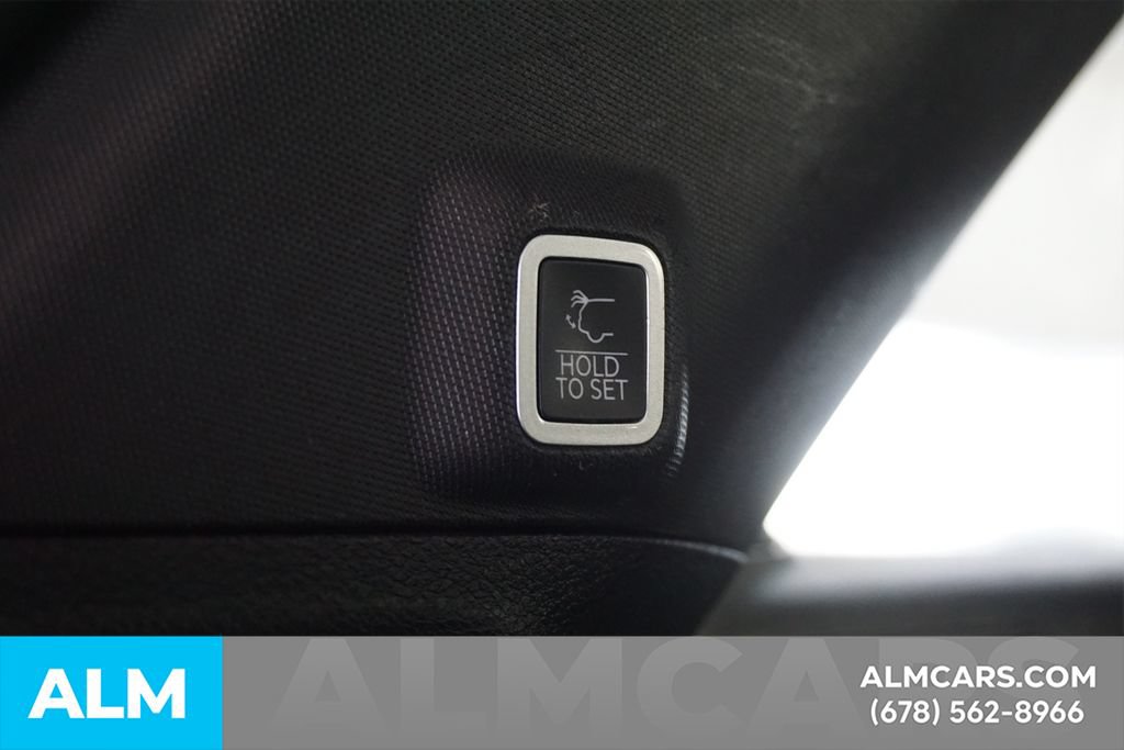 Used 2025 Jeep Grand Cherokee Altitude AWD/4WD image 21