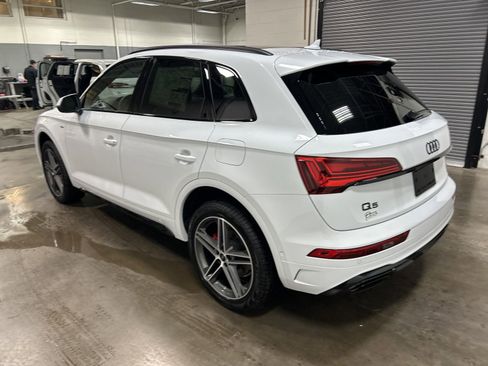 New 2024 Audi Q5 e Prestige image 5