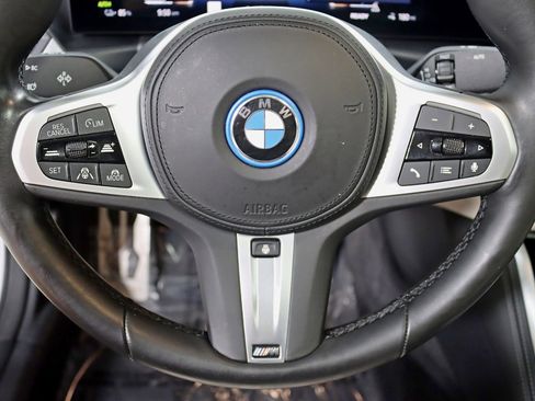 Used 2022 BMW i4 eDrive40 w/ M Sport Package image 16