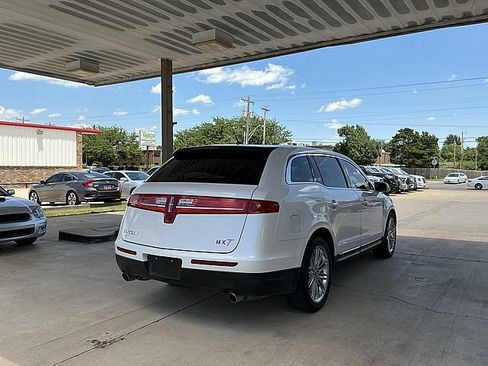 Used 2019 Lincoln MKT AWD image 5