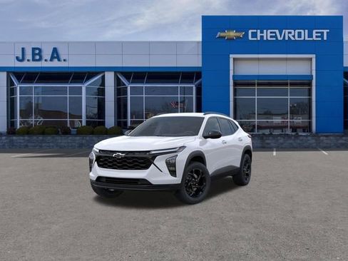New 2026 Chevrolet Trax LT w/ Driver Confidence Package FWD image 8