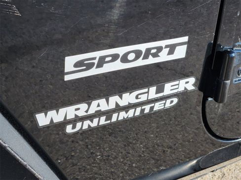 Used 2012 Jeep Wrangler Unlimited Sport image 12