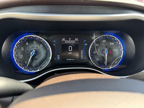 Used 2020 Chrysler Pacifica Touring w/ Cold Weather Group FWD image 24