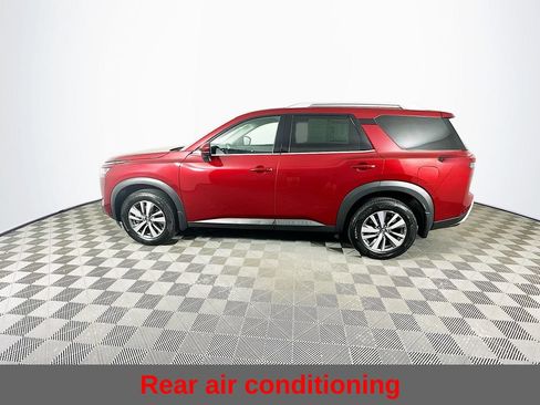 Certified 2023 Nissan Pathfinder SL w/ Black Appearance Package AWD/4WD image 8