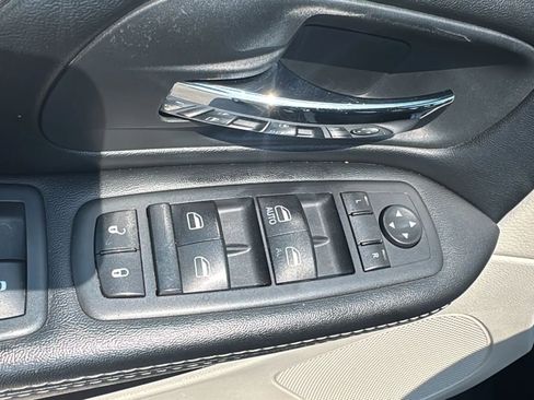 Used 2020 Dodge Grand Caravan SXT FWD image 10