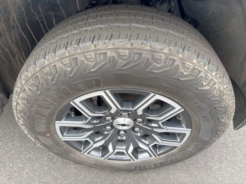 Used 2023 Chevrolet Colorado Z71 w/ Z71 Convenience Package 2 image 8