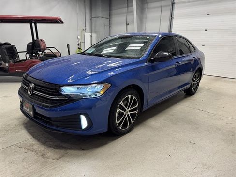 Used 2023 Volkswagen Jetta Sport FWD image 3