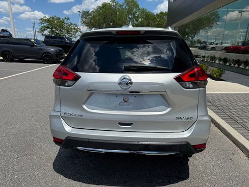 Used 2018 Nissan Rogue SV w/ Premium Package image 3