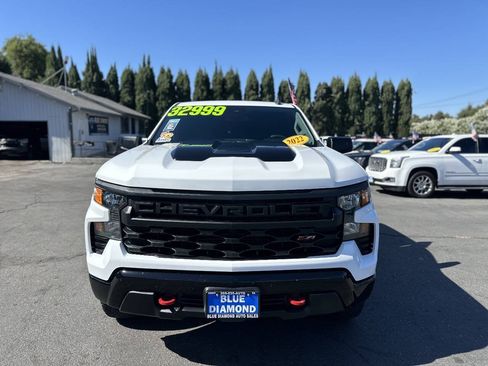 Used 2022 Chevrolet Silverado 1500 Custom Trail Boss AWD/4WD image 2