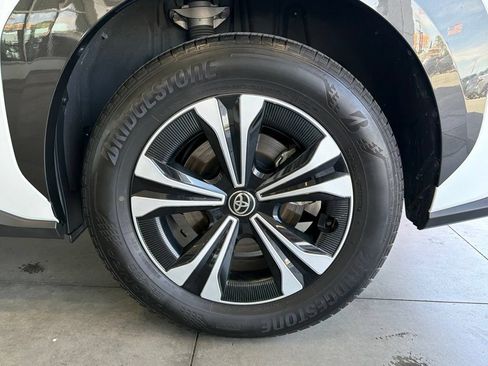 Used 2024 Toyota bZ4X FWD image 17